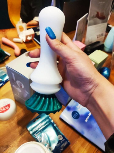 Tenga Flex Silky White мастурбатор з ефектом скручування, 17,6 см (білий) - купити в Києві, Україні