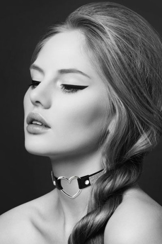 Bijoux Pour Toi Heart Diamond - чокер с сердечком и стразами
