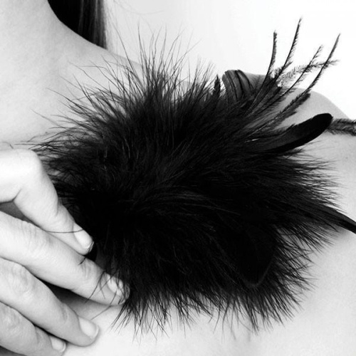 Bijoux Indiscrets Pom Pom - Feather tickler - Метелочка - купити в Києві, Україні