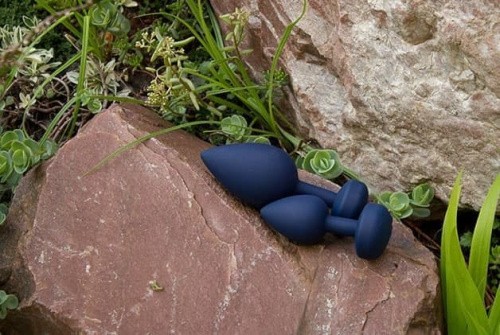 Gvibe Gplug - Большая дизайнерская анальная пробка с вибрацией, 10.5х3.9 см (синий)
