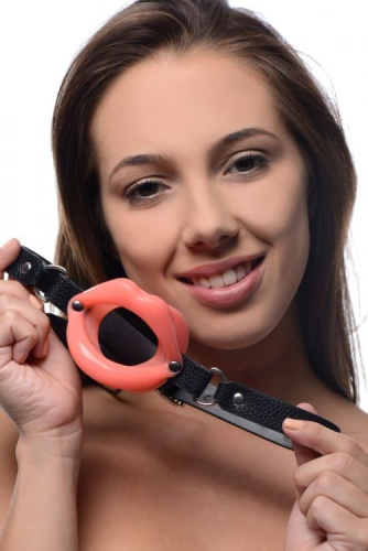 Master Series Sissy Mouth Gag - Расширитель рта в форме пышных губ
