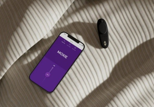 Вибратор в трусики We-Vibe Moxie+ + Лубрикант 50 мл