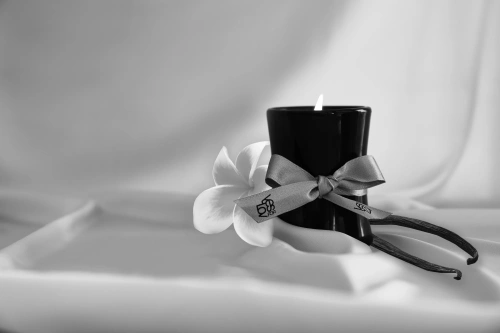 YESforLOV Bewitching Massage Candle - Свеча для массажа с чарующим ароматом, 120 мл